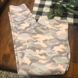 Fabletics Sabira High Waisted 7/8 Leggings